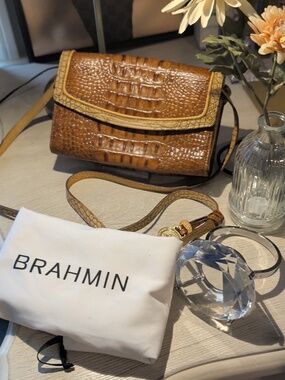 Brahmin Vintage Leather Crossbody w Built In Card Slots